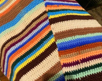 Manta de ganchillo afgana, colcha estilo granja, suroeste, colonial, hecha a mano en EE. UU. por mí, 34 x 57 pulgadas, bordes lisos minimalistas.