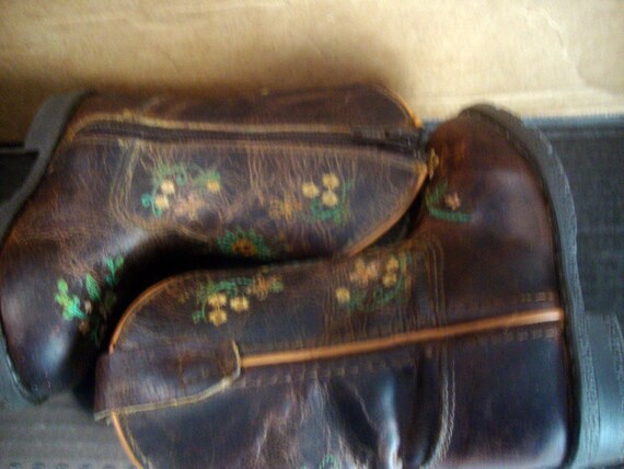 Toddler Boots - Smoky Mountain brand Size 4R with side zipper, style 3831T Floralie Variegated Brown with Floral Embroidery - Gently worn View 5