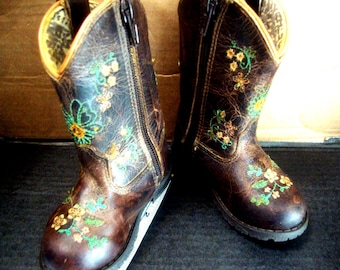 Botas para niños pequeños - Marca Smoky Mountain Talla 4R con cremallera lateral, estilo 3831T Floralie Marrón abigarrado con bordado floral - Poco uso