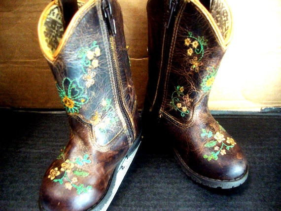 Toddler Boots - Smoky Mountain brand Size 4R with side zipper, style 3831T Floralie Variegated Brown with Floral Embroidery - Gently worn