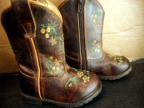 Toddler Boots - Smoky Mountain brand Size 4R with side zipper, style 3831T Floralie Variegated Brown with Floral Embroidery - Gently worn View 2