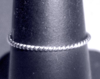 Anillo fino de plata de ley 925 o bañado en oro ético - banda midi o anillo de dedo delicado - ENVÍO GRATIS A TODO EL MUNDO