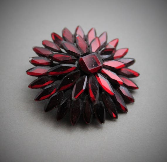 Georgian Vauxhall Glass Medallion Brooch / Crimson