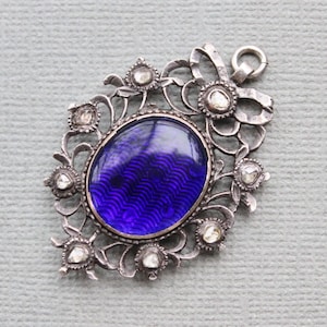 Georgische diamanten hanger, blauw email, 9 kt goud en sterlingzilver, ananasmotief