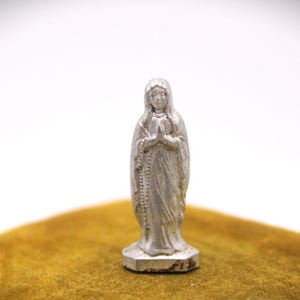 Antique Pocket Saint - Our Lady of the Holy Rosary / Mary Praying the Rosary Miniature Statue for Home Shrine or Altar / Third Class Relic
