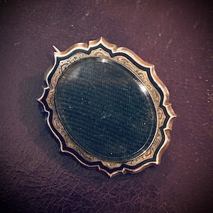 Georgian Victorian Mourning Memorial Brooch with Woven Hair Under Glass