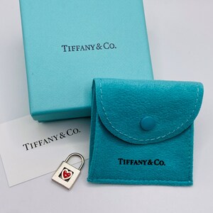 Cadeado de abertura de coração vermelho vintage Tiffany & Co./fecho de bloqueio de coração esterlina esmaltado com caixa original, bolsa e cartão