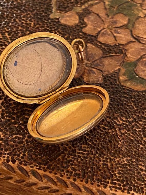 Victorian Enamel Mourning Locket / In Memory Of /… - image 6