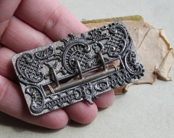 Antique Victorian Gold Filigree Buckle on Original Store Card