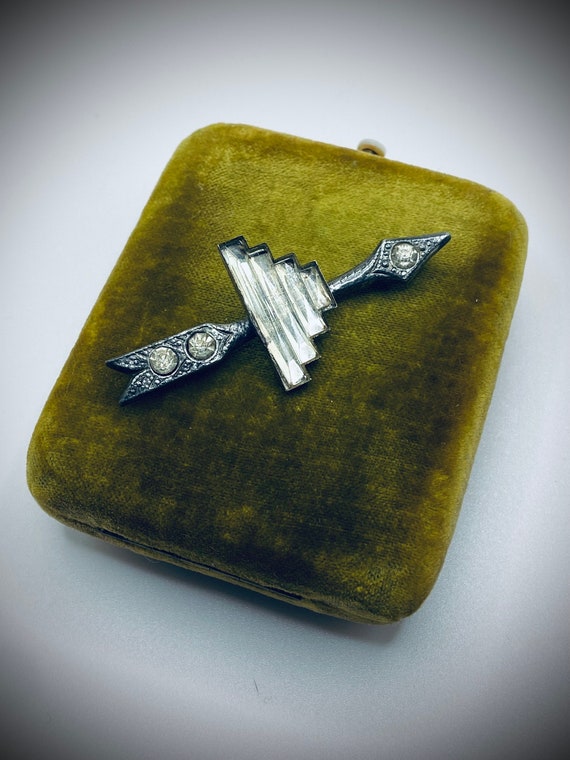 Art Deco Vauxhall Glass Cupid's Arrow Brooch - Mi… - image 1