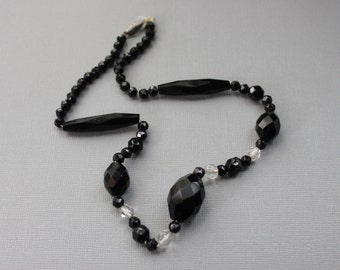 Art Deco French Jet Gatsby Necklace / Antique Glass Beaded Necklace