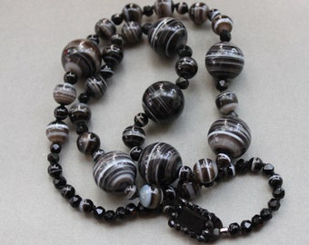 Long Antique Victorian Banded Agate Graduated Necklace with Jeweled Mourning Clasp / Antique Scottish Agate Beaded Necklace