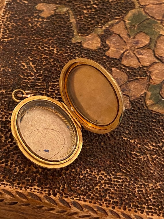 Victorian Enamel Mourning Locket / In Memory Of /… - image 3