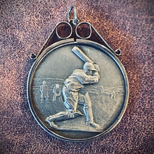 Grand pendentif de récompense de médaille de cricket sterling antique / médaille sportive victorienne