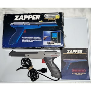 Vintage 1986 Nintendo NES Light Gray Zapper Gun Controller Box & Manual Works