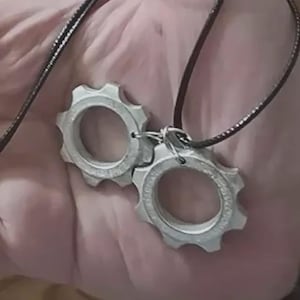 Etiquetas de engranaje de Gears of War, collar de peltre, llavero o caja de regalo con miniaturas y pegatinas de GOW