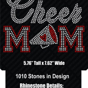 Könnte beinhalten: Cheer Mom Strass-Design mit roten und klaren Strasssteinen. Das Design ist 14,63 cm hoch und 19,35 cm breit. Es verwendet 776 klare ss10 Strasssteine und 208 rote ss10 Strasssteine.