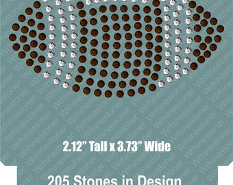 Puede incluir: Un diseño de 205 pedrerías, de 5,4 cm de alto y 9,5 cm de ancho, en un patrón de piedras de cristal y topacio ahumado. El diseño incluye 70 cristales y 135 pedrerías de topacio ahumado.