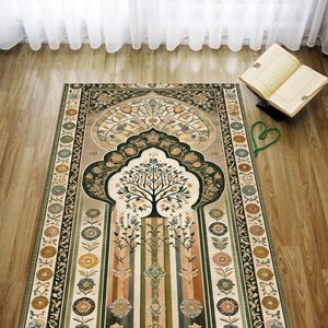 Puede incluir: Una alfombra de oración verde y beige con un diseño intrincado que presenta un árbol en el centro. La alfombra tiene un borde con motivos florales y un patrón repetitivo de círculos.