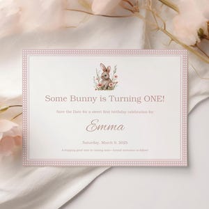 Eerste verjaardag Save the Date Bunny 1e verjaardag nodigt uit Bewerkbare afdrukbare sjabloon Leuke afdrukbare verjaardagsaankondiging Gratis bedankkaartje