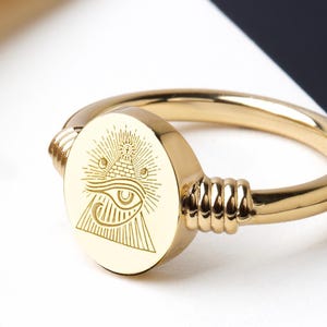 Anillo de sello del Ojo de Horus en plata de ley: amuleto del antiguo Egipto