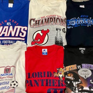 Pacote de camisetas vintage misteriosas | Camisetas esportivas gráficas dos anos 90 | Estilo retrô Y2K | Vintage verdadeiro | Leia a descrição