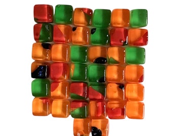 Carreaux de verre vert, orange, rouge, petits et grands carreaux de verre