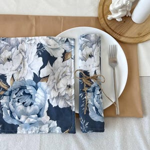 Floral Cloth Napkins – Elegant Cotton Dinner Napkins for Wedding, Party or Everyday Use – Reusable Table Linens - Kitchen Napkins