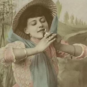 French Postcard – “Passionately” Lady With Daisy, Hand-Tinted c.1910