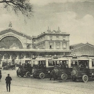 Postal antigua de París: Gare de l'Est con los primeros autobuses a Trocadéro, c.1910