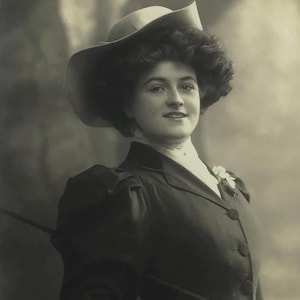 Antica cartolina francese – Ritratto dell'attrice Emmy Welken, inizio '900
