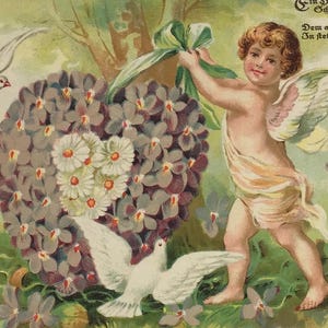 Carte postale ancienne en relief – Angelot avec colombes et coeur floral