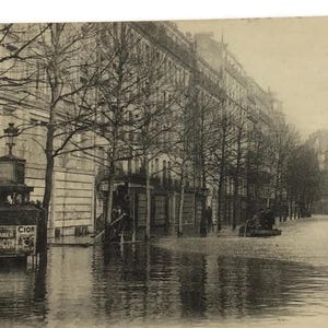 Carte postale ancienne - Inondation de 1910 à Paris, avenue Ledru-Rollin (inondations à Paris)