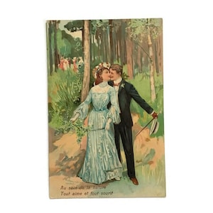 Antica cartolina francese in rilievo – Coppia romantica nella foresta – Inizio del 1900