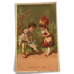 Cartão de Comércio Francês Antigo – Crianças Guérin-Boutron em Trajes de Flores