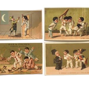 Carte commerciali francesi antiche – Bambini Pierrot giocosi in scene umoristiche (set di 4)