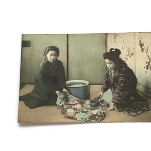 アンティーク日本のポストカード – 着物の染色、手彩色、1900 年代初期