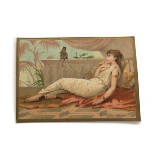 Antike französische Handelskarte – Frau mit Affe | Belle Époque Werbe Ephemera von Doucet Boutique
