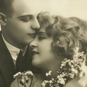 Vintage French Postcard – Romantic Couple with Blossoms (c.1920s)