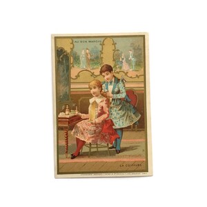 Cartão comercial vintage Au Bon Marché Paris - cena "La Coiffure" (o penteado)