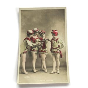 Postal francesa antigua: Artistas del Music Hall de Les Petits Cousins, década de 1900, Francia