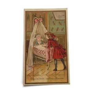 Antieke Franse Trade Card – Victoriaans meisje dat baby voedt – illustratie kinderkamer uit de jaren 1890 – belle époque van ephemera
