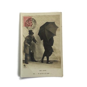 Cartão postal vintage desgastado pelo tempo – com falhas, desbotado e cheio de charme – peça efêmera europeia antiga