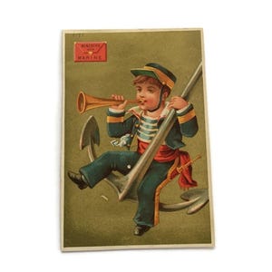 Antieke Franse Trade Card – Jongen in marine-uniform met anker – Ministere de la Marine – Victoriaanse lithografie