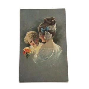 Vintage geïllustreerde ansichtkaart – moeder en kind met bloemen – romantische kunstkaart jaren 1910