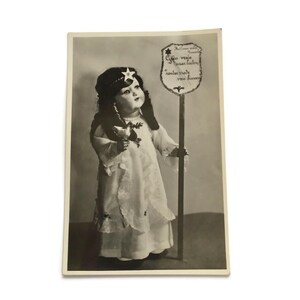 Postal antigua: Muñeca de 1939 con mensaje de paz, RPPC holandesa, de Bond Zonder Naam