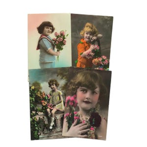 Set van 4 vintage handgekleurde ansichtkaarten – Kinderen met bloemen uit de jaren 1920