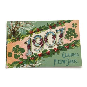 Ancienne carte postale du Nouvel An 1907 - Carte de voeux néerlandaise en relief - Trèfle porte-bonheur et houx - Ephemera vintage