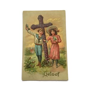 Stara pocztówka religijna - motyw wiary - dzieci i krzyż - tłoczona niemiecka karta - lata 10. XX wieku