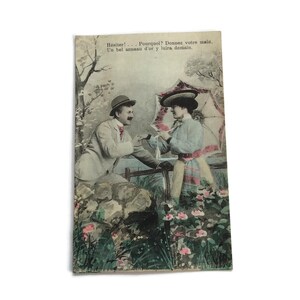 Carte postale française ancienne – Scène de proposition romantique – « Une bague en or brillera demain », vers 1900
